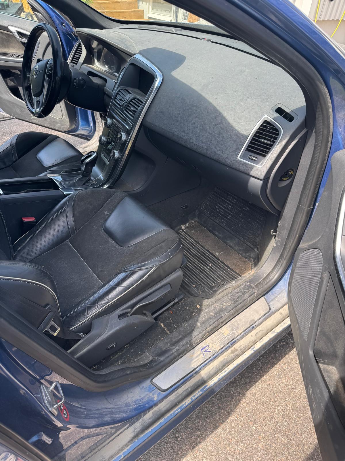 Volvo XC60 – Höger fram – före