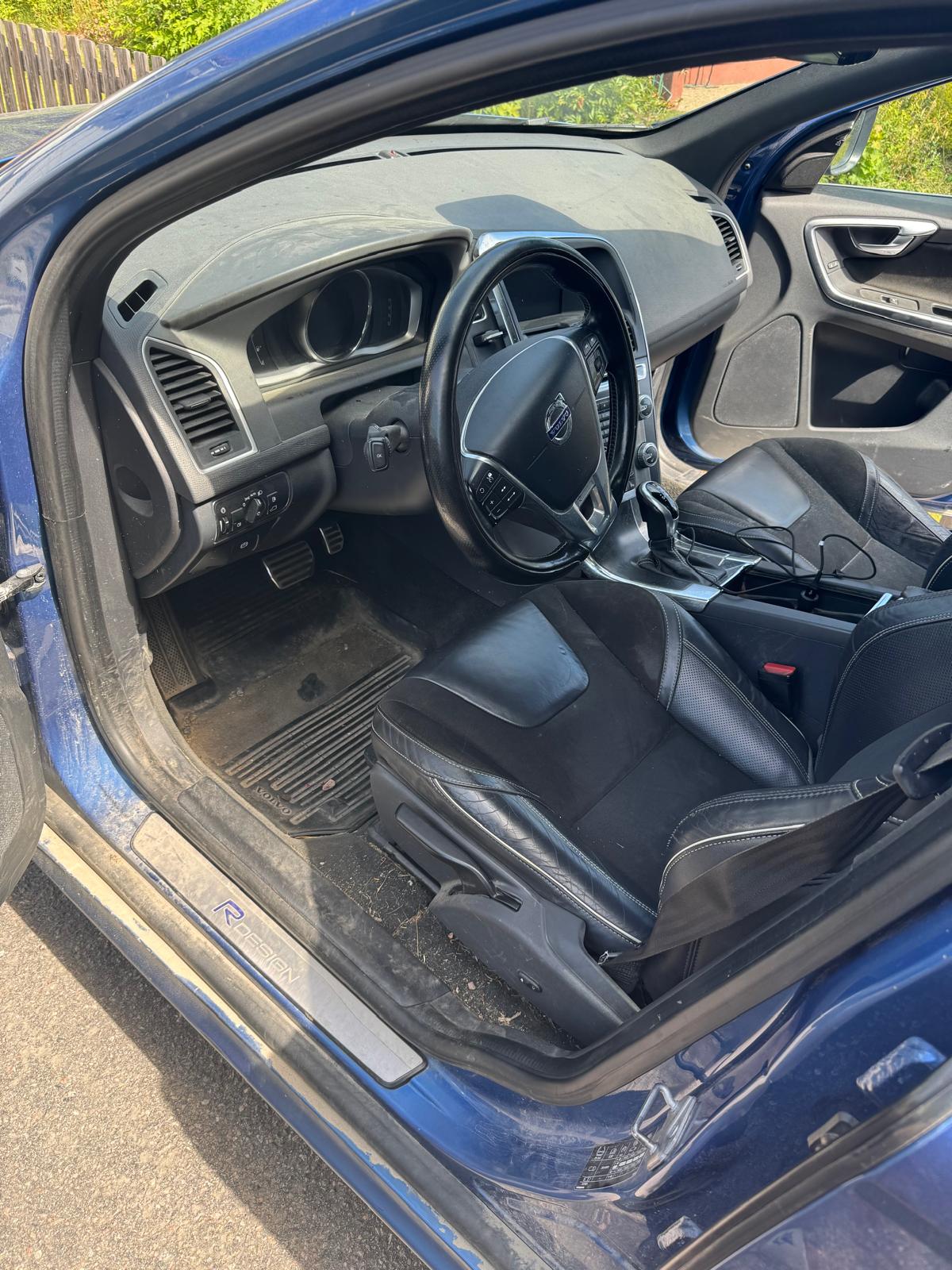Volvo XC60 – Vänster fram – före