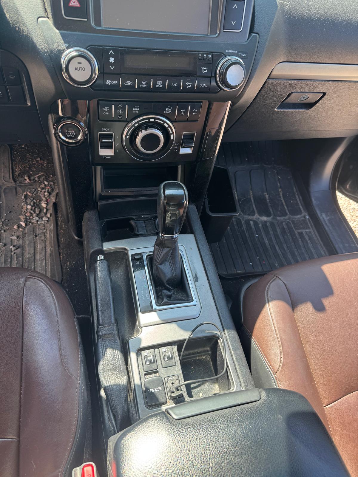 Toyota Land Cruiser – Mittkonsol – före